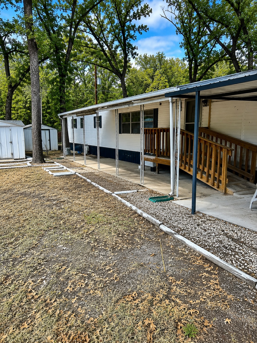 Exterior entry and side view thumbnail