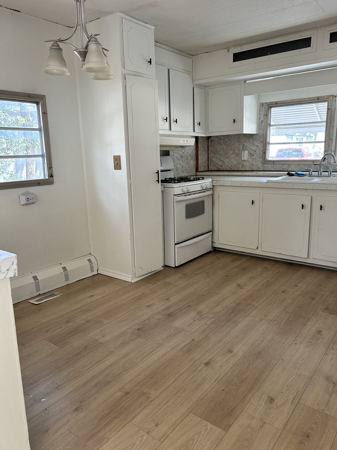 Kitchen wide view thumbnail
