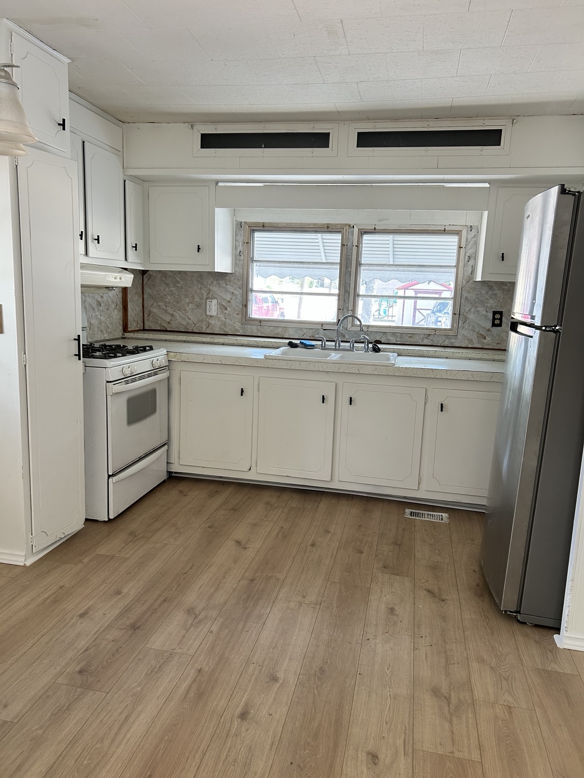 Kitchen full view with stove and refrigerator thumbnail