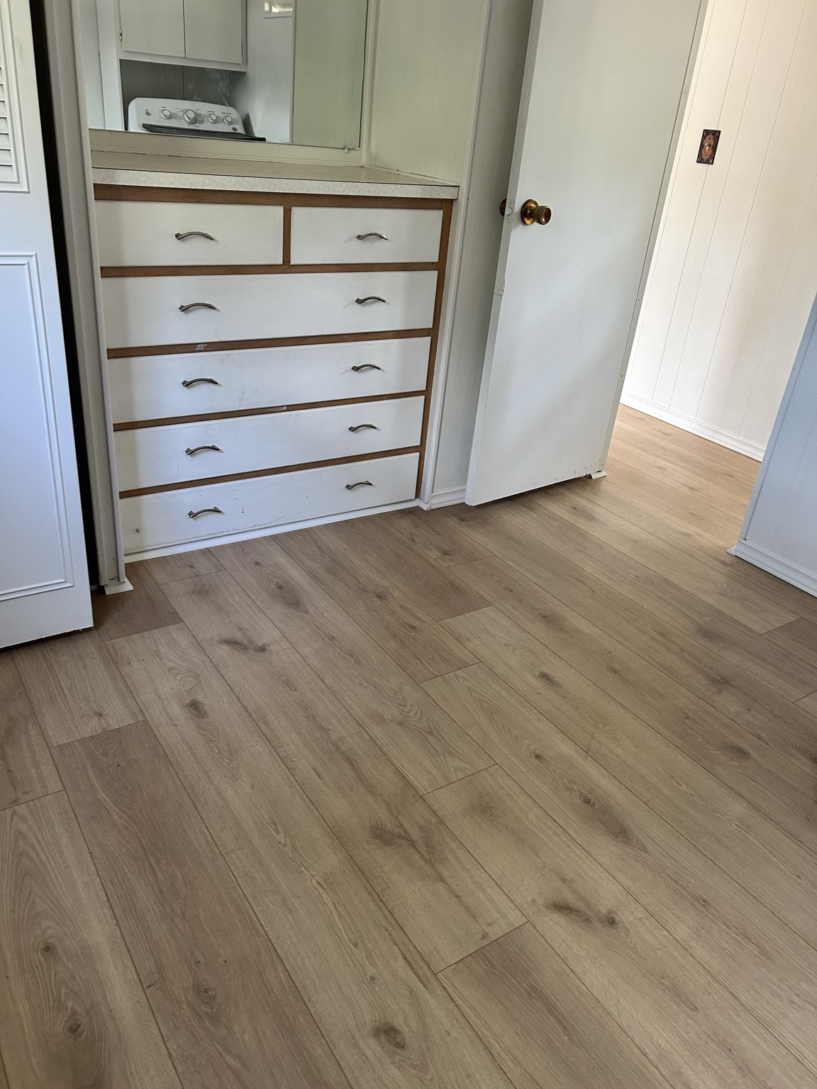 Bedroom built-in dresser and storage thumbnail