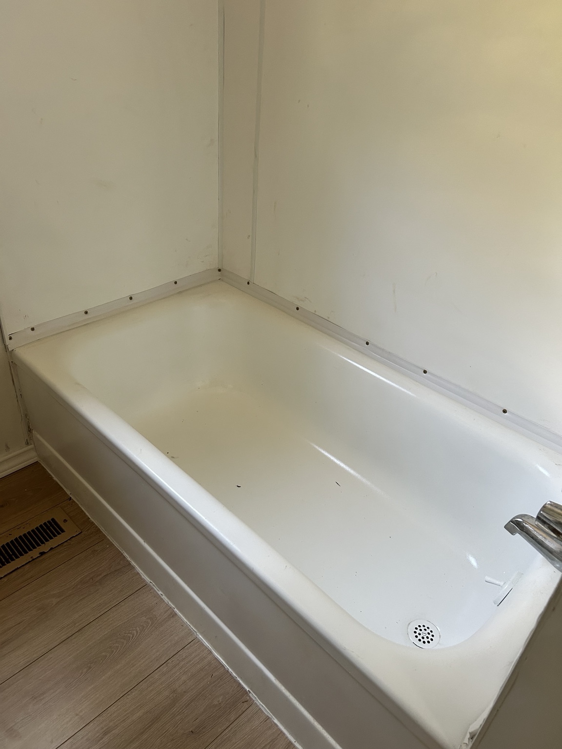 Bathtub detail thumbnail